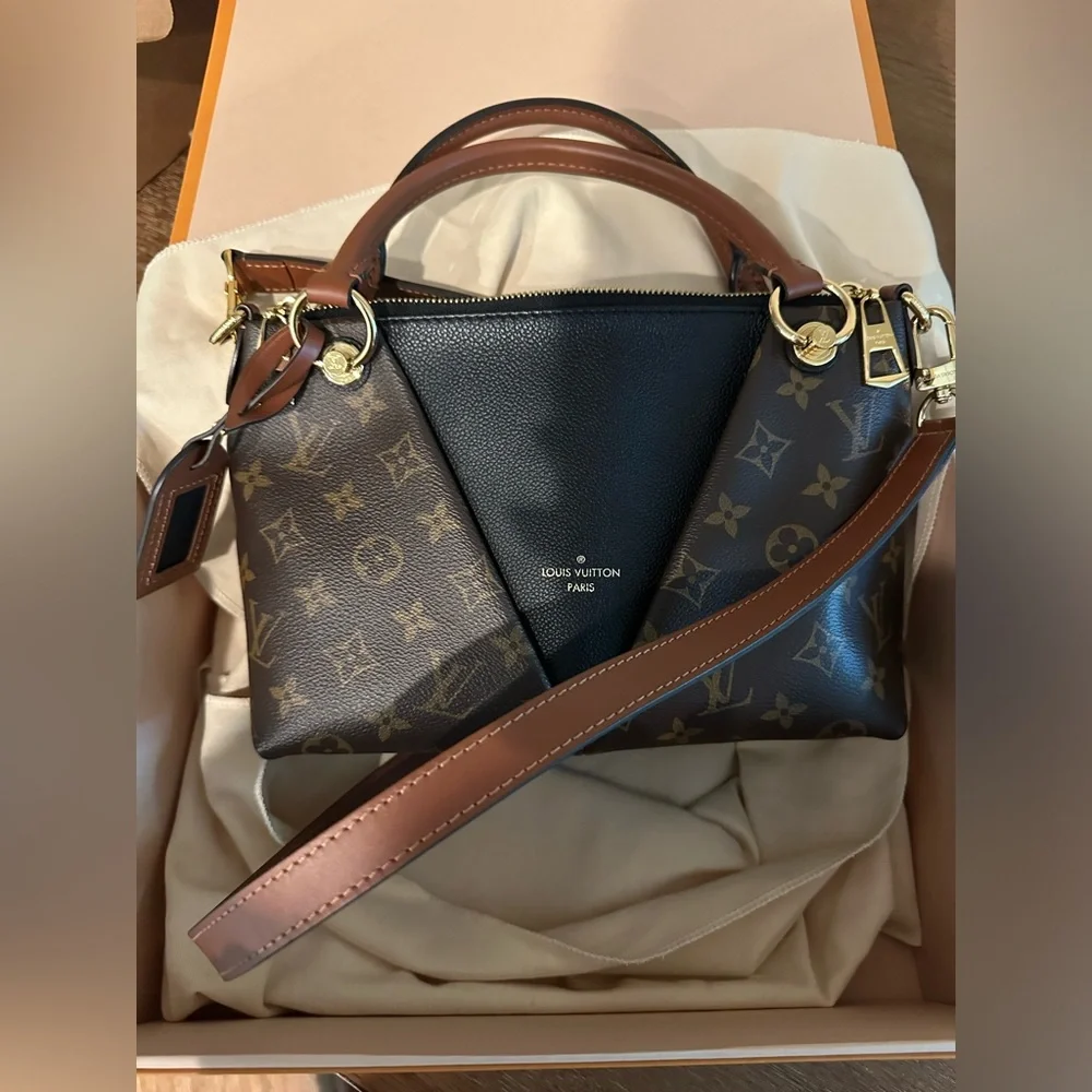 NEW Authentic Louis Vuitton V Tote BB Noir - Picture 2 of 11